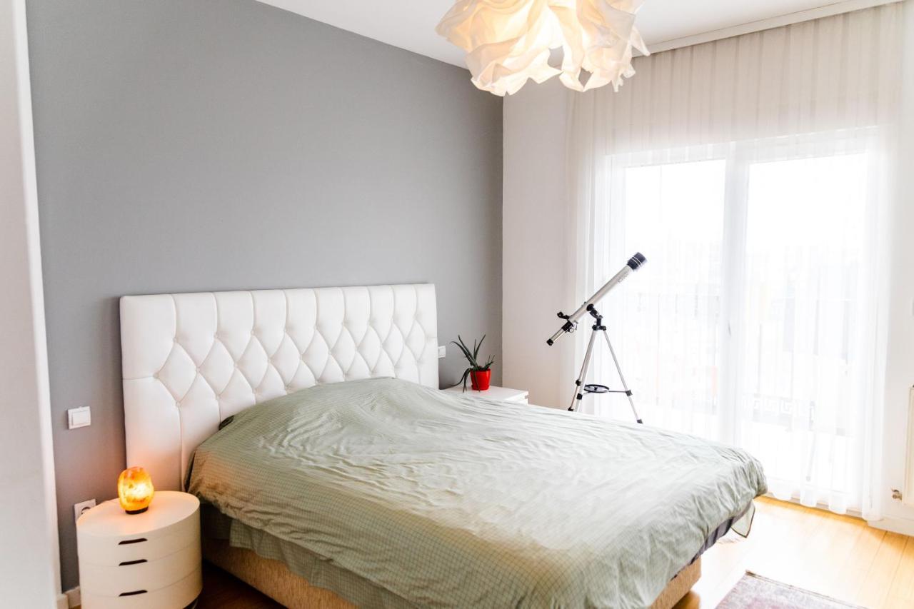 Modern Apartment With A View Feels Like Home プリシュティナ エクステリア 写真