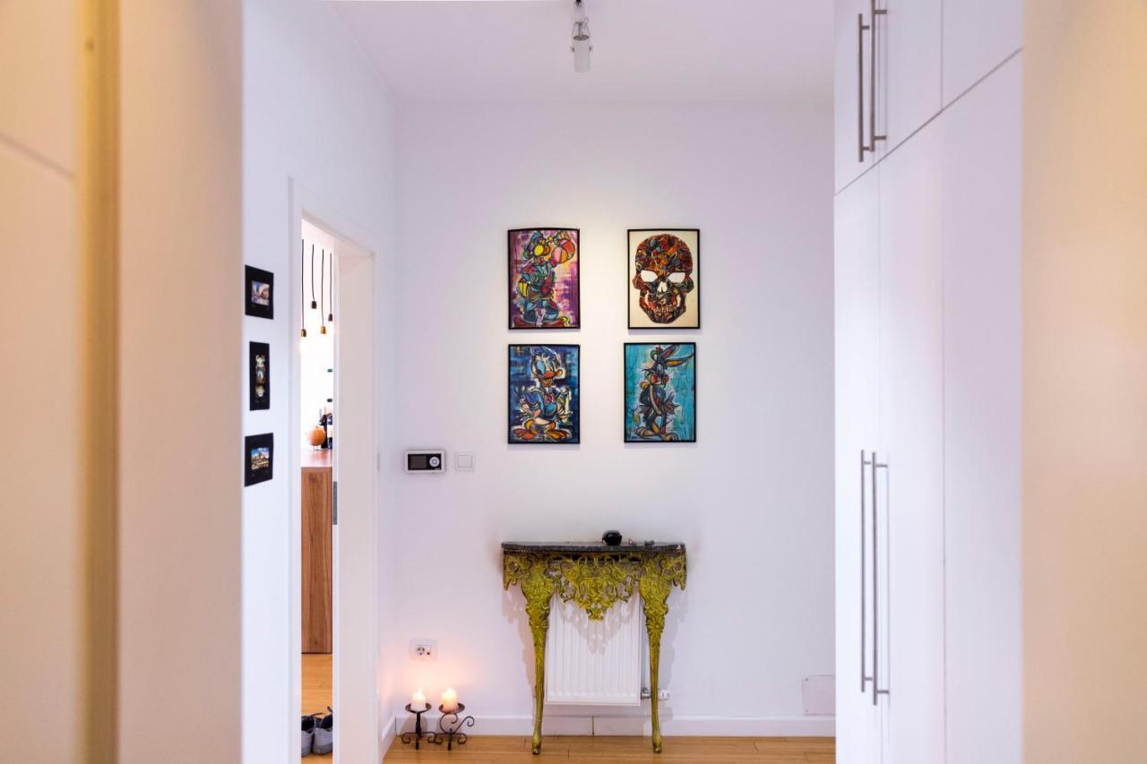 Modern Apartment With A View Feels Like Home プリシュティナ エクステリア 写真