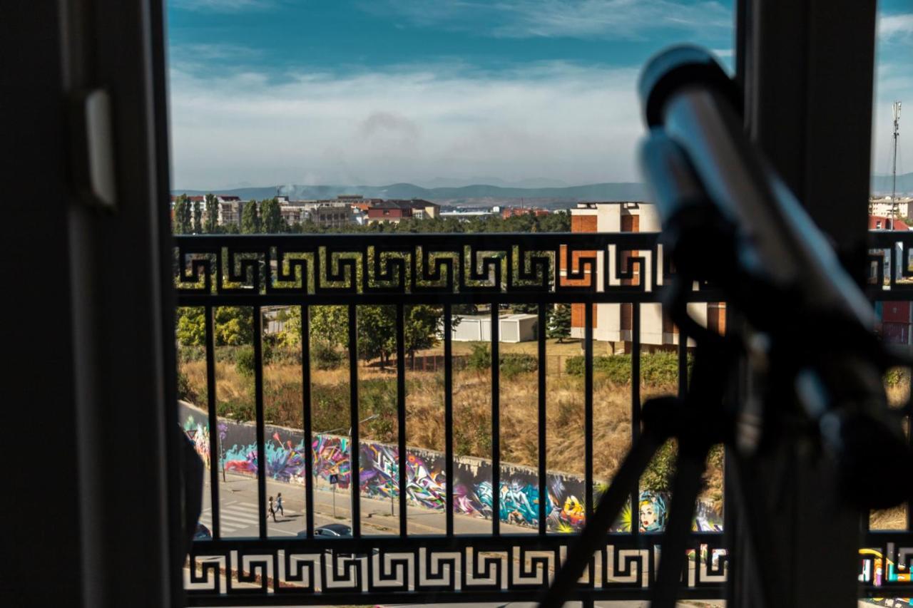 Modern Apartment With A View Feels Like Home プリシュティナ エクステリア 写真